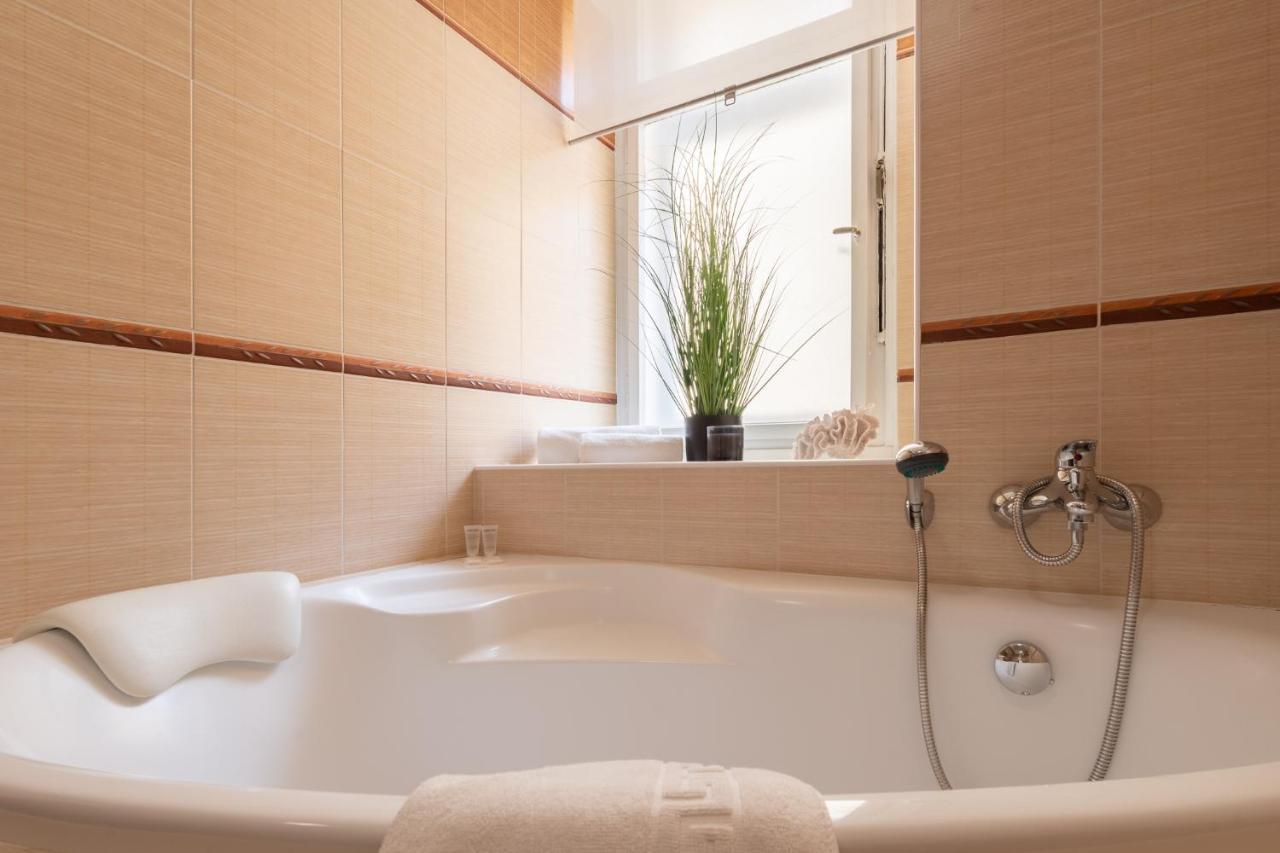 Luxury Apartment In Prime Location Praga Exterior foto
