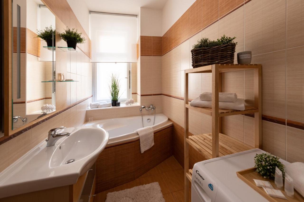 Luxury Apartment In Prime Location Praga Exterior foto
